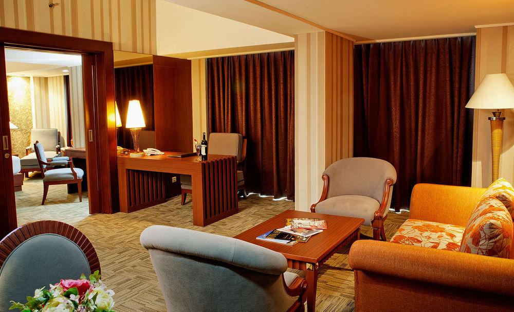 Treva International Hotel Jakarta Exterior photo