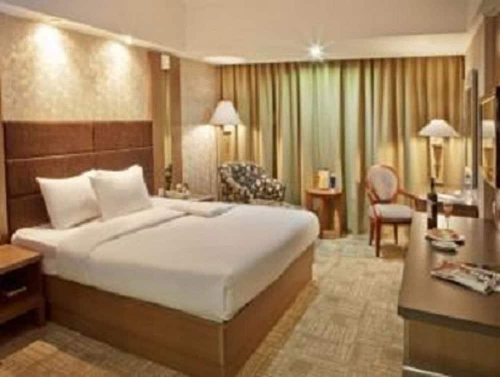 Treva International Hotel Jakarta Exterior photo