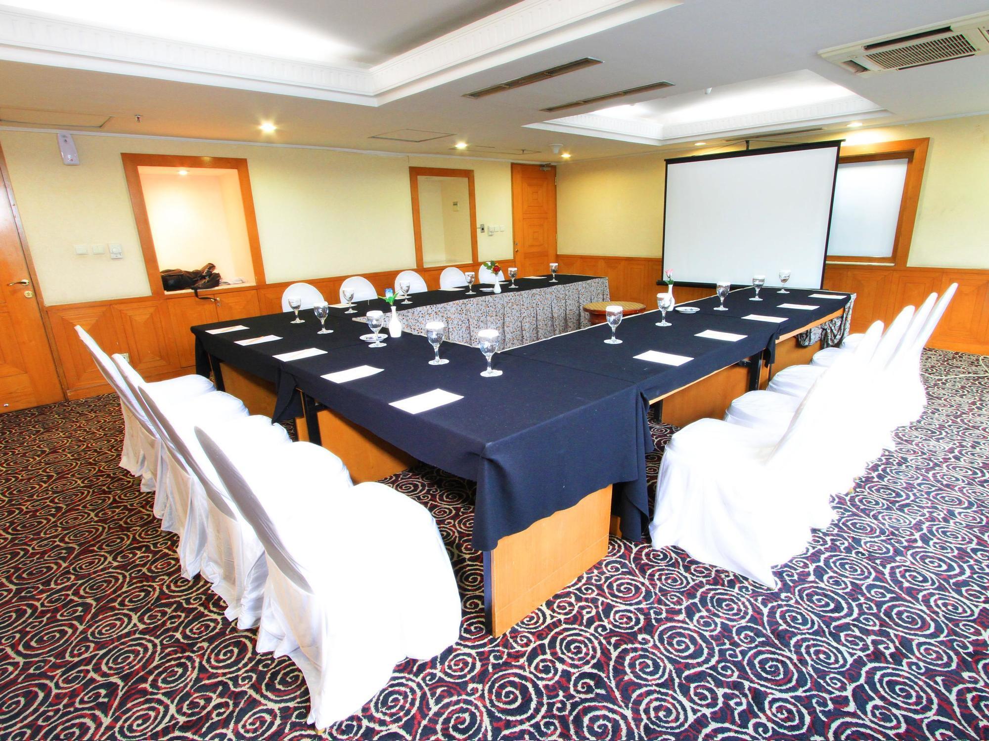Treva International Hotel Jakarta Exterior photo