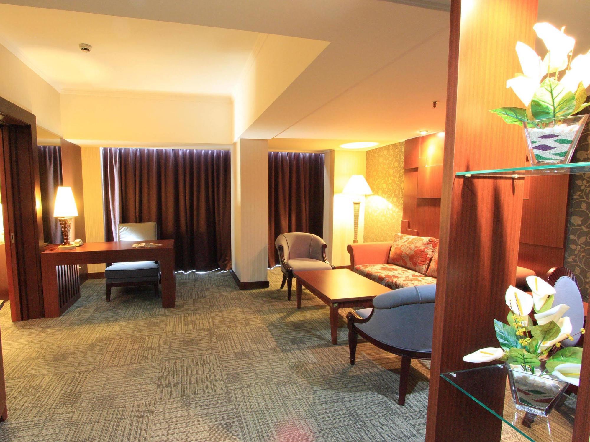 Treva International Hotel Jakarta Exterior photo