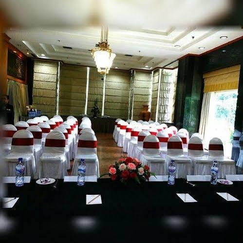 Treva International Hotel Jakarta Exterior photo