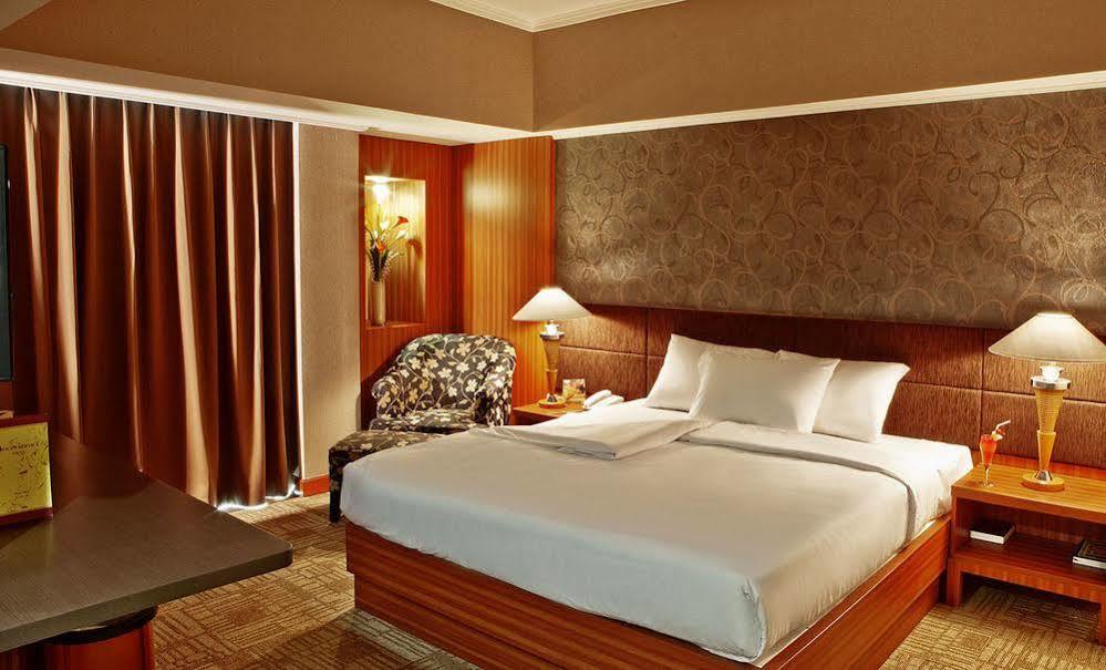 Treva International Hotel Jakarta Exterior photo